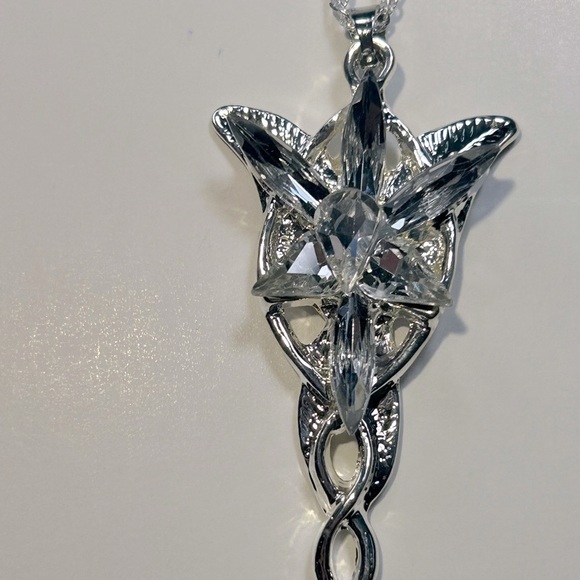 The Lord of the Rings - Arwen’s Evenstar Necklace / Pendant - Fashion Jewelry✨💠 - Picture 9 of 10